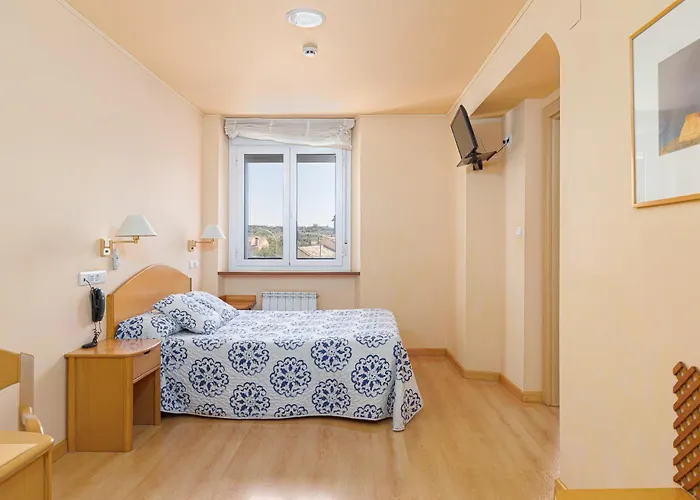 Hotel Villa De Ayerbe